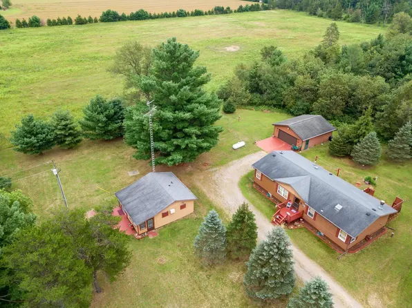 W3117 49th St, Mauston, WI 53948