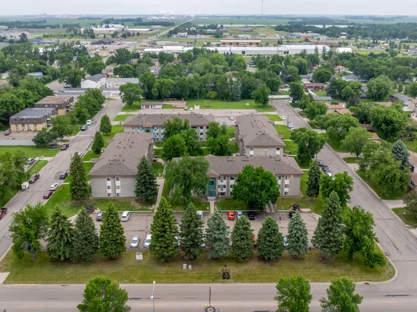 1621 7th St N #21, Wahpeton, ND 58075