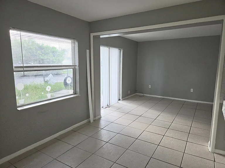 1027 Sumner St — Photo 6