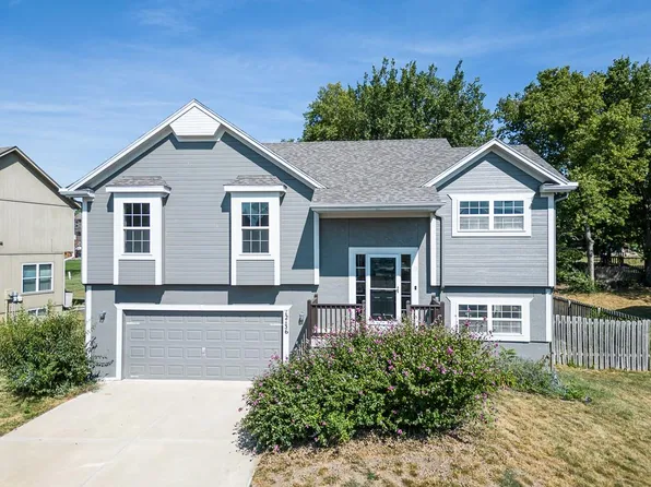12136 Pebble Beach Dr, Kansas City, KS 66109