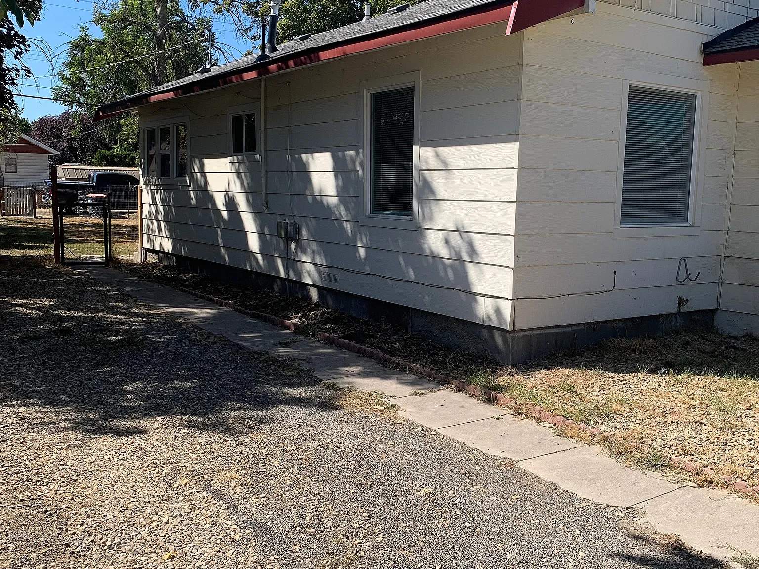 421 Ash St — Photo 3