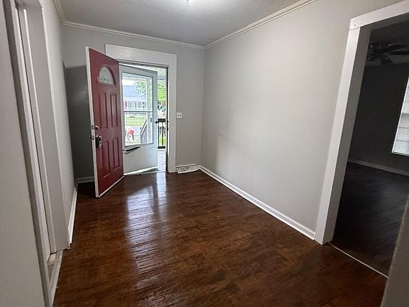 3rd image of 202 E 19th St SW