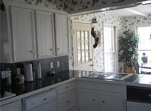 4th image of 9829 Jennifer Ln