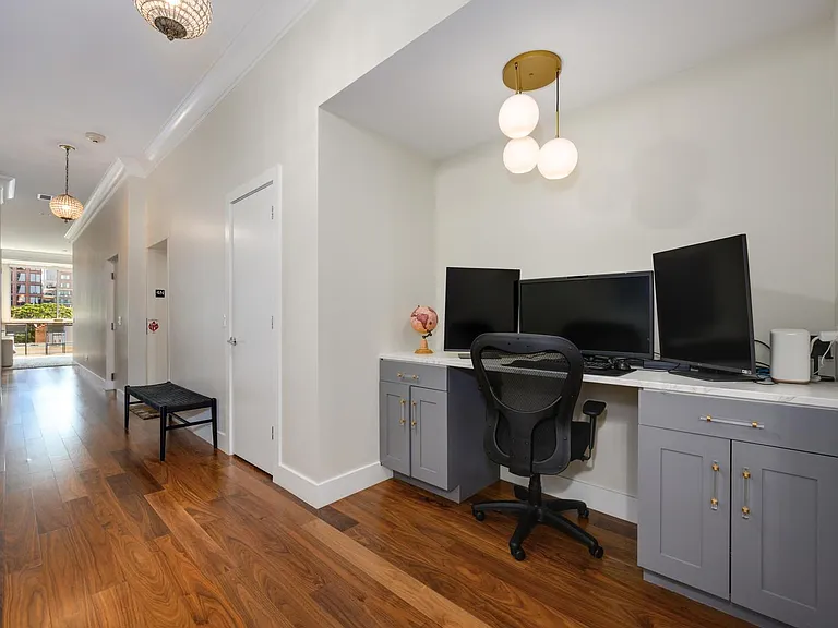 16 N Carpenter St #4N — Photo 17