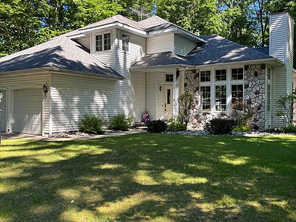 3rd image of 23286 Timberridge Dr