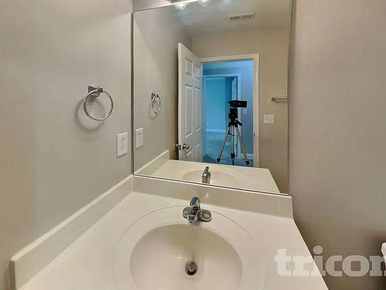 204 Cole Ct — Photo 13