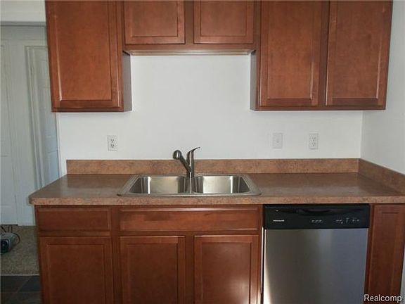 3rd image of 14576 Euclid Ave