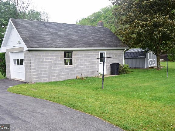 4th image of 930 Runville Rd