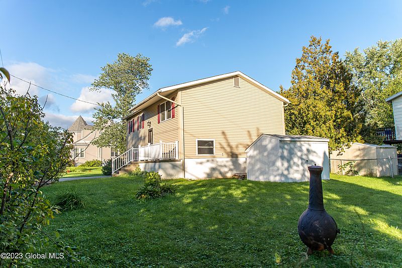 3rd image of 4 Oakland Avenue