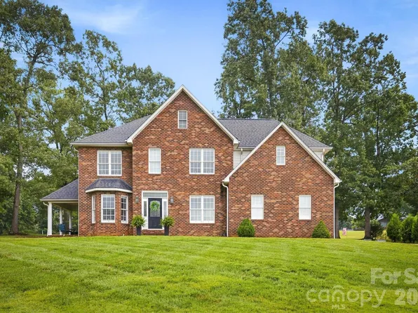 3890 Hyder Ct, Morganton, NC 28655