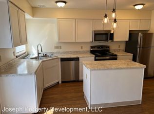 N34W23137 Circle Ridge Rd #107, Pewaukee, WI 53072