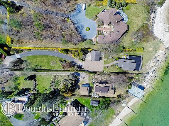 4th image of 24 Dewey Ln