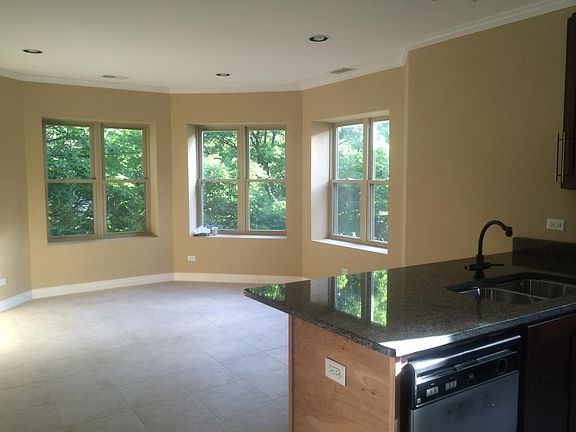 3rd image of 2724 W Lunt Ave APT 1S