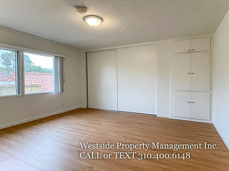 1555 S Hayworth Ave #16 — Photo 5