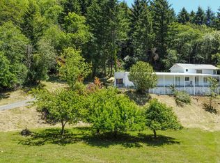 17079 Mountain Dr, Brookings, OR