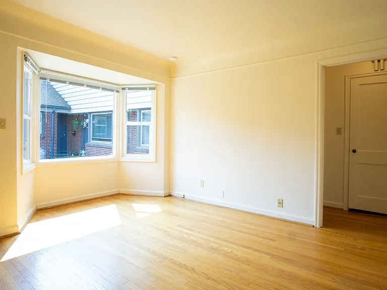 2500 NE Couch St #3 — Photo 6