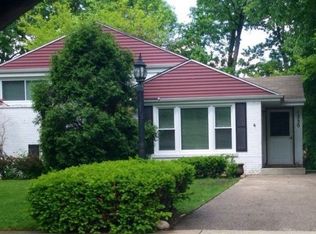 1230 Sherwood Rd, Highland Park, IL 60035