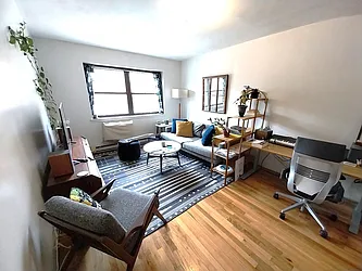 31-23 Crescent Street