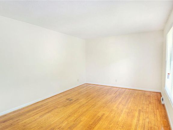 4th image of 3309 Shallowford Dr
