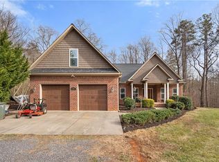 3655 Stimpson Dr, Pfafftown, NC 27040