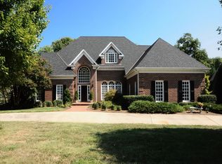4 Oak Glen Ct, Greensboro, NC 27408