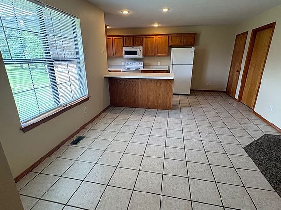 3rd image of 114-224 W Deerfield Dr #778750A68