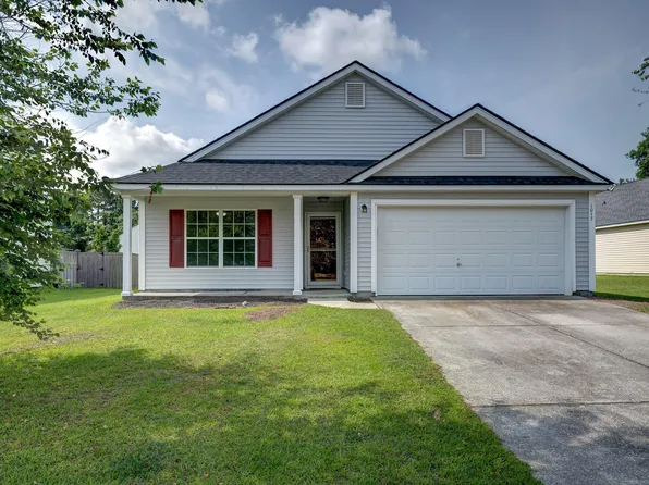 1017 Golden Aspen Dr, Moncks Corner, SC 29461