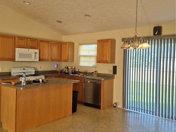 3rd image of 2078 Arrowhead St