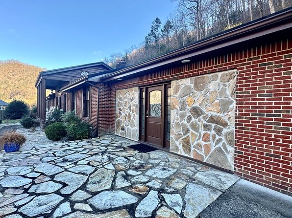 50 Huffman St, Elkhorn City, KY 41522