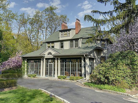 4th image of 63 Glen Ave