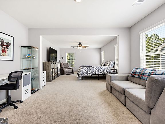 5th image of 371 Highgrove Way
