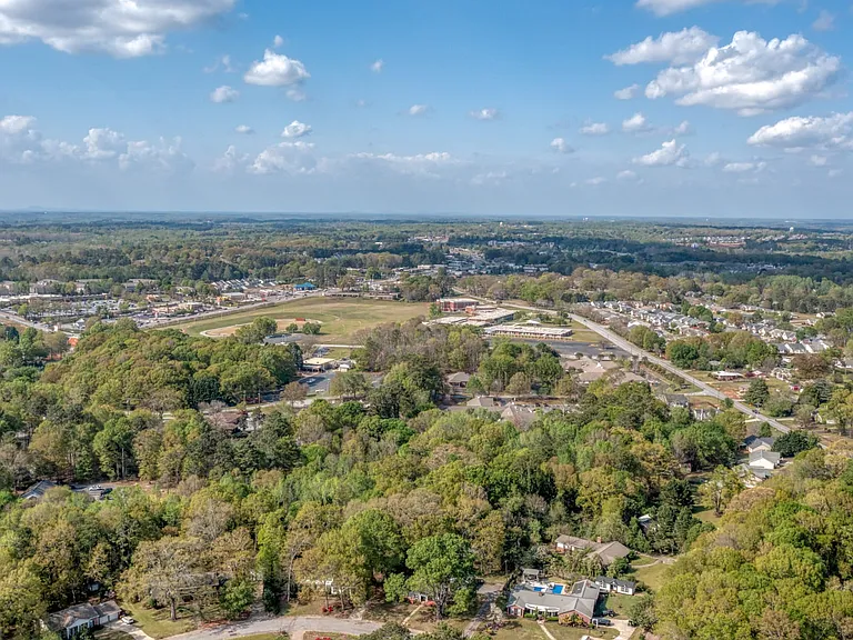 1416 Hilltop Dr — Photo 5