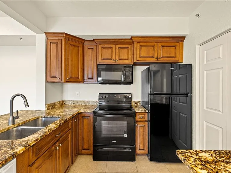 6401 Aragon Way #204 — Photo 9