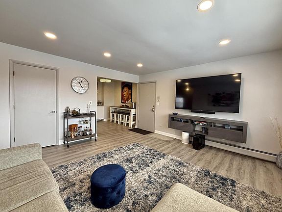 4th image of 225 Country Club Dr APT 3A