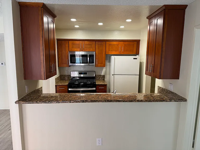 10911 Rochester Ave #103 — Photo 6