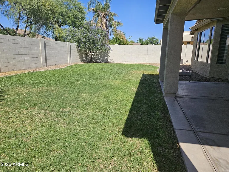 2094 E Oakland St — Photo 2