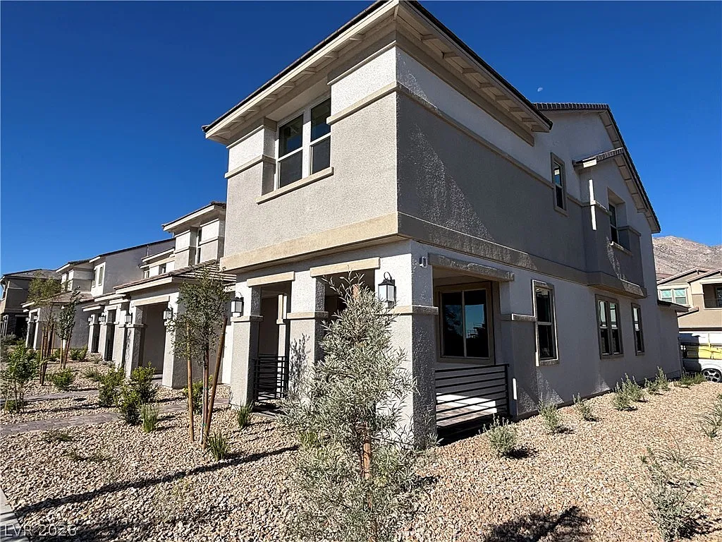 3 bed, 2.5 bath, 1927 sqft, $2,950 — Photo 3