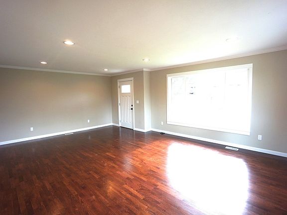 5th image of 14004 44th Ave S