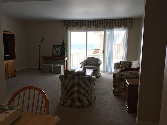 2nd image of 3618 Lakeshore Dr