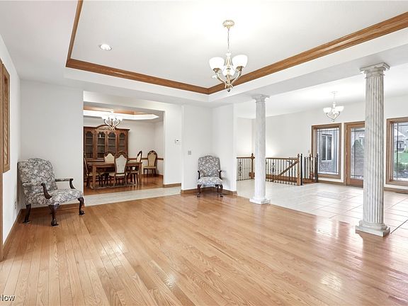 4th image of 10145 Forestwood Ln