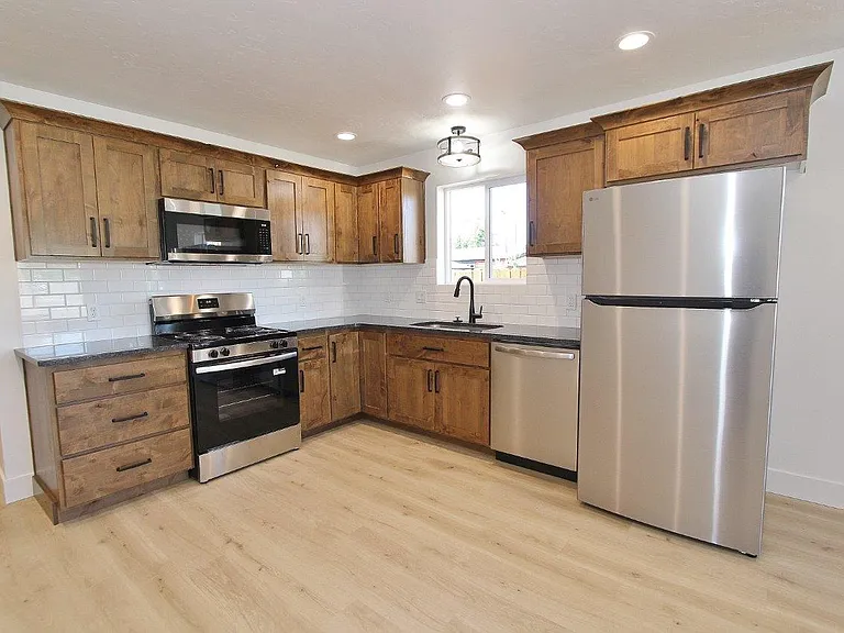 1115 S Commercial Ave #2 — Photo 10