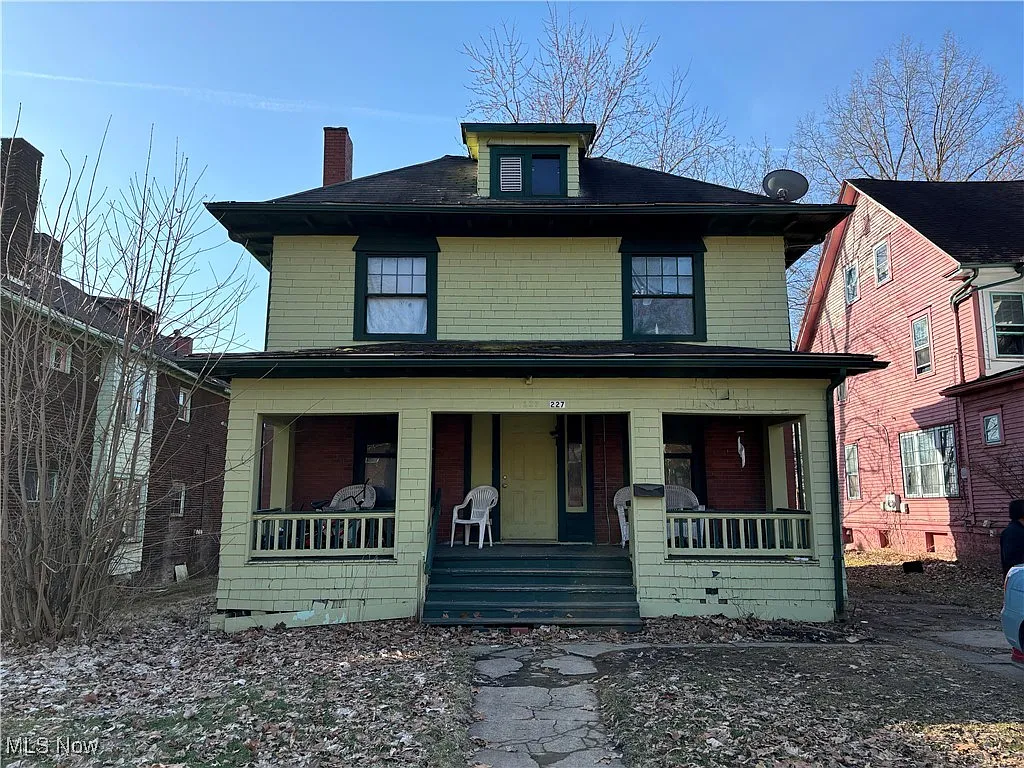 227 Lora Ave photo 1