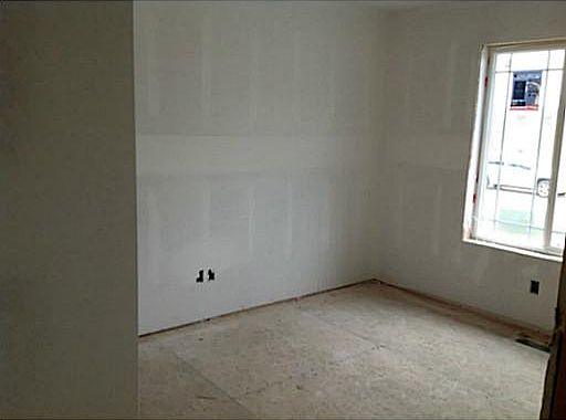 2nd image of 1422 NE Falstaff Ln