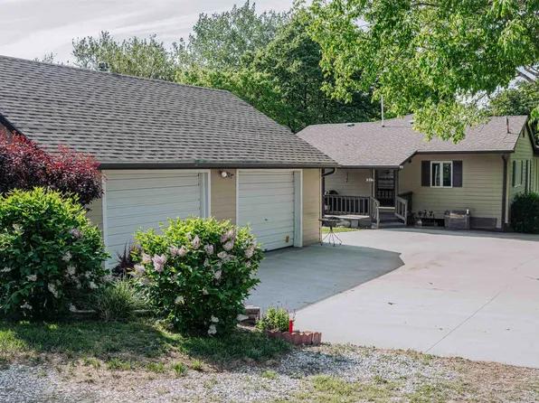 88 Mallard Dr, Loup City, NE 68853