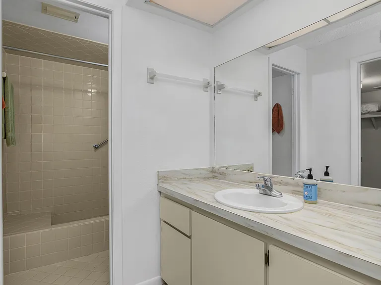 190 Palm Dr #5-1 — Photo 22