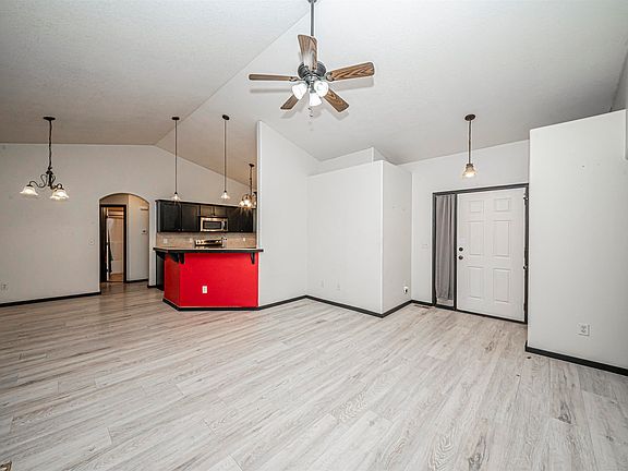 5th image of 1640 Rivendell St