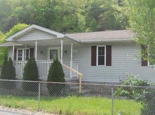 28 Laural Ct, Oceana, WV 24870
