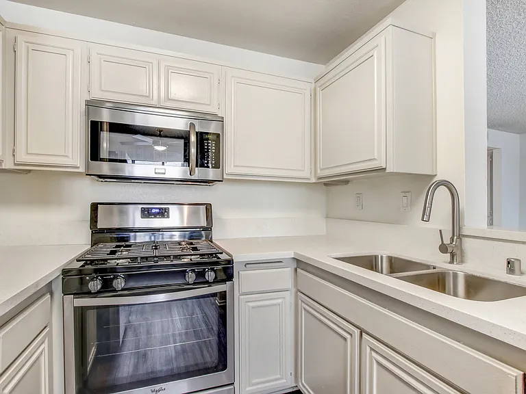 11325 Morrison St — Photo 68