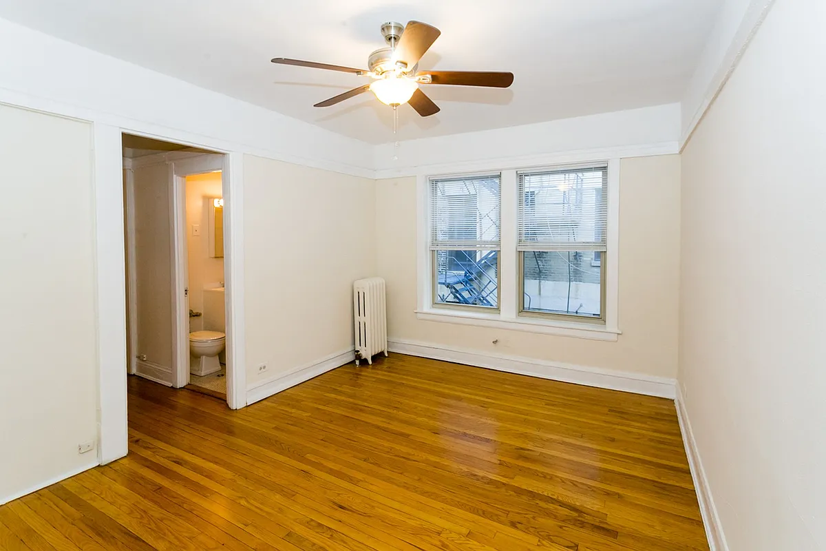 Large Living Space - 517-25 W. Brompton Ave.