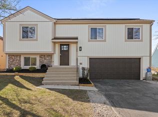105 Wallace St, Bartlett, IL 60103